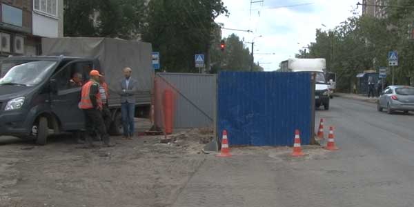 Дзержинский водоканал заканчивает работы на улице Октябрьская