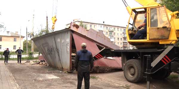 Прощание с «Уралочкой». В Дзержинске демонтировали один из старейших минимаркетов