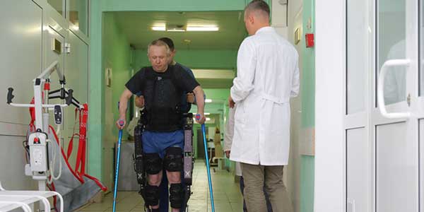 Экзоскелет начали применять для реабилитации пациентов в нижегородской больнице №33