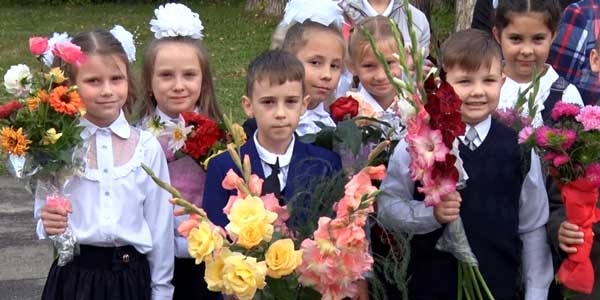 Глава города Иван Носков поздравил дзержинцев с Днем знаний