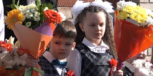 Праздник в каждой школе. Ученики Дзержинска сегодня на линейках дали отмашку новому учебному году