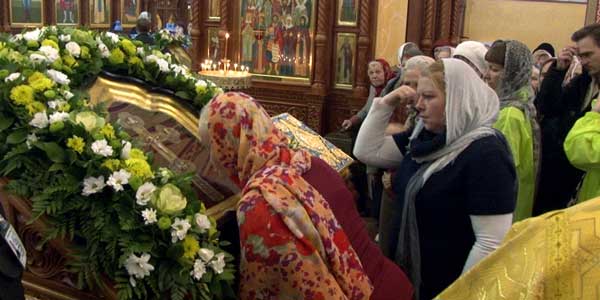 Символ спасения. В дзержинский храм в честь Воскресения Христова привезли напрестольный крест-мощевик