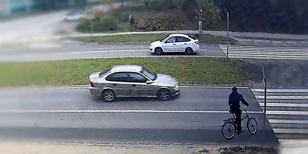 Зебра нарушителей не любит. Видео наезда на велосипедиста на пешеходном переходе в Дзержинске