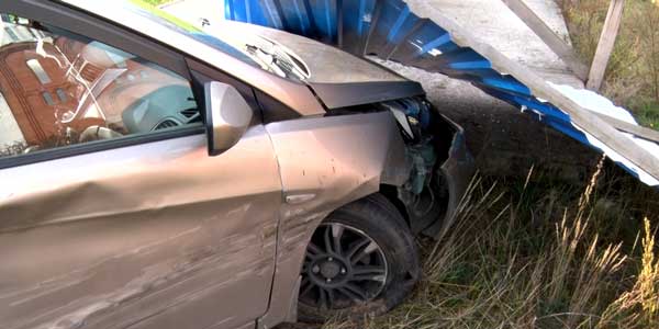 В Дзержинске автоледи на иномарке пробила забор храмового комплекса