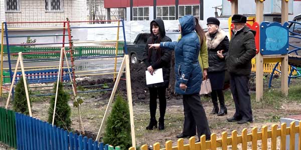 Инициатива жителей Дзержинска преобразила двор