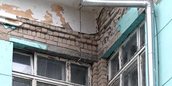 Дождались. В дзержинских школах №7 и 12 заменят кровлю