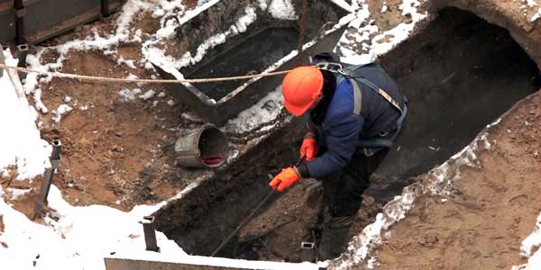 Свода нет. На месте обрушения коллектора на Терешковой в Дзержинске до сих пор идет ремонт