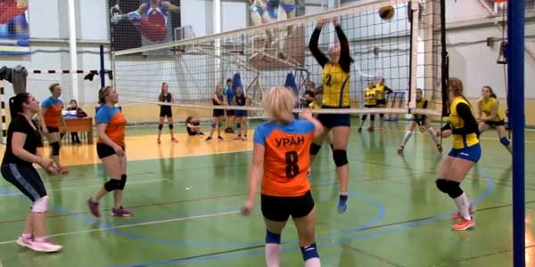 На Кубке Дзержинска по волейболу завершается групповой этап