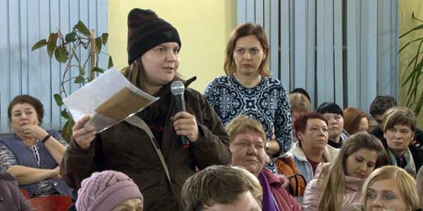 Старый жилфонд и ноль благоустройства. Жители поселка Свердлова рассказали главе Дзержинска о своих бедах