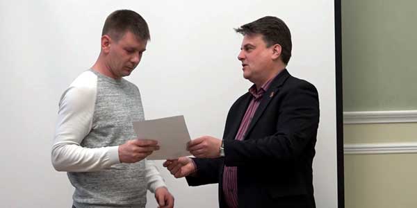 В Дзержинске молодым семьям вручили сертификаты на жилье
