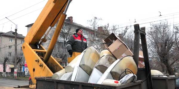 В Дзержинске продолжается работа по модернизации уличного освещения