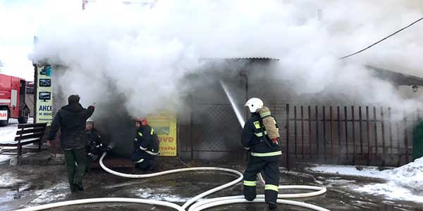 100 квадратных метров пожара. В Талашманово горел магазин автозапчастей