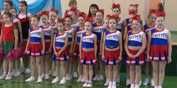 В Дзержинске прошел фестиваль чирлидинга «Новогодний стант-фест»