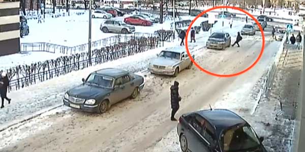 Народный мститель. Почти на 20 тысяч рублей напинал неизвестный дзержинец припаркованной иномарке