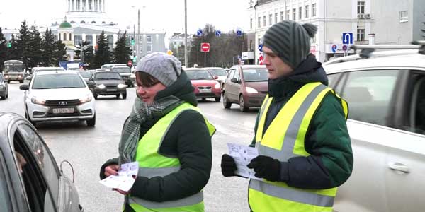 Засветись! В Дзержинске сотрудники ГИБДД провели профилактическую акцию
