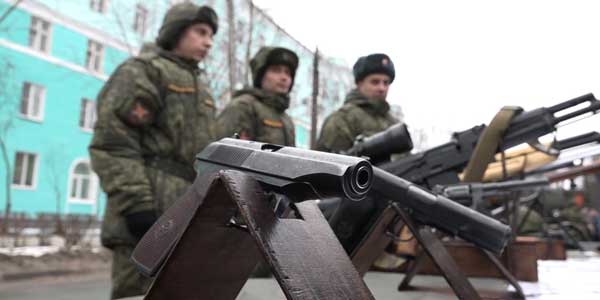 Трогать разрешается. Дзержинцам продемонстрировали образцы нового оружия и военного обмундирования