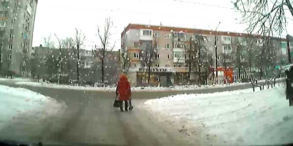 Куда прёшь?! Дзержинские пешеходы в объективе видеорегистраторов