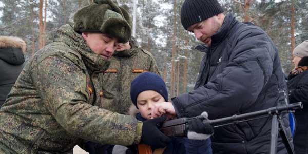 БТР в городе. Выставка военной техники и вооружений прошла в Дзержинске