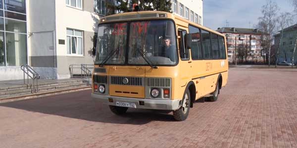 Счастливого пути! Дзержинский дворец детского творчества получил в подарок автобус