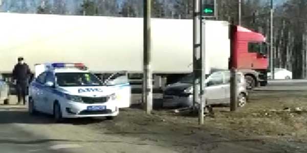 ДТП на въезде. Два автомобиля столкнулись возле старого поста ДПС в Дзержинске