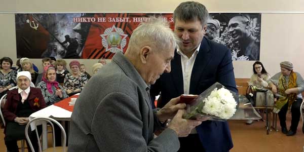 Спасибо за подвиг. В Дзержинске продолжают вручать медали «75 лет Победы в Великой Отечественной войне»