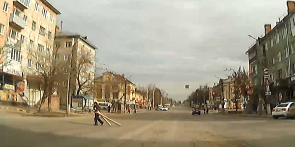 Каждый нарушитель ПДД счастлив по-своему. Дзержинские пешеходы в рубрике «Обратная связь»