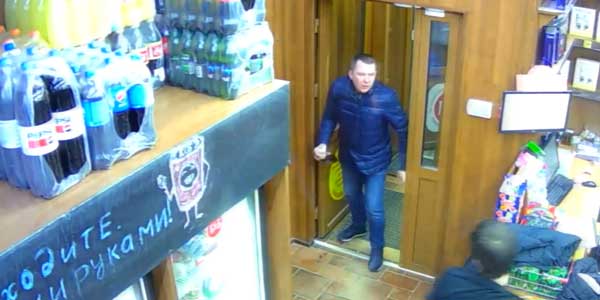 Похититель коньяка. В Нижнем Новгороде полицейские разыскивают алкогольного гурмана