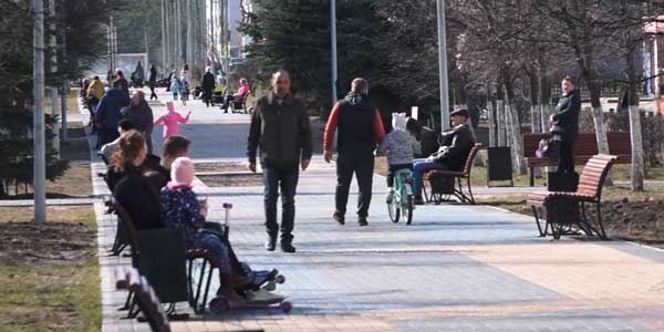Халатность и отвага. Дзержинцы пренебрегают режимом самоизоляции