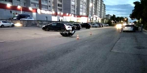 Иду на таран. Неизвестный мотоциклист бортанул иномарку в Дзержинске