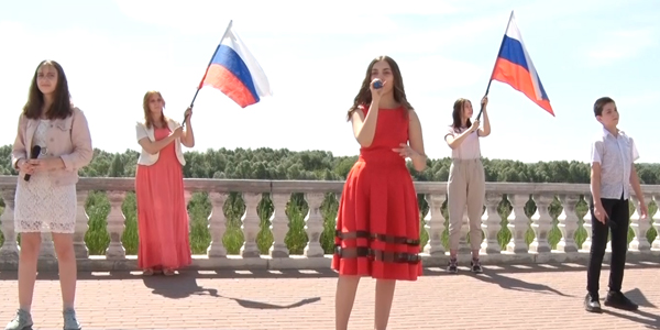 Многодетные семьи Дзержинска спели в рамках хоровой акции