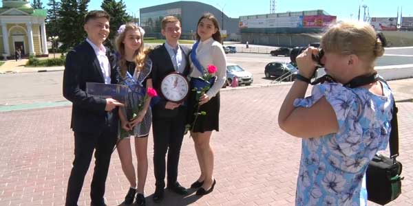 В этом году в Дзержинске 82 медалиста из 23 школ города