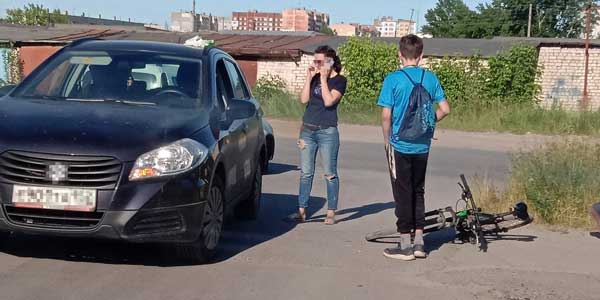 Ребенок упал, двухколесник помялся: иномарка сбила юного велосипедиста в Дзержинске