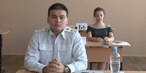 Одиннадцатиклассники Дзержинска сдали ЕГЭ по русскому языку