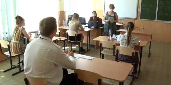 Ответственное испытание: дзержинские школьники продолжают сдавать ЕГЭ