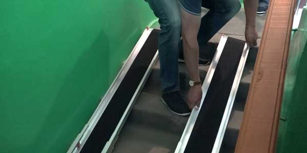 Телескопический пандус получил в подарок инвалид I группы в Дзержинске
