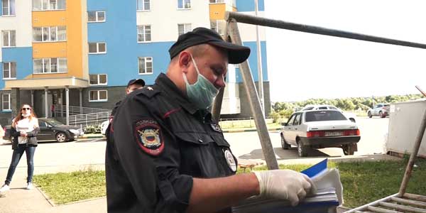 Не дай себя обмануть: сотрудники дзержинской полиции провели профилактическую акцию «Памятка»