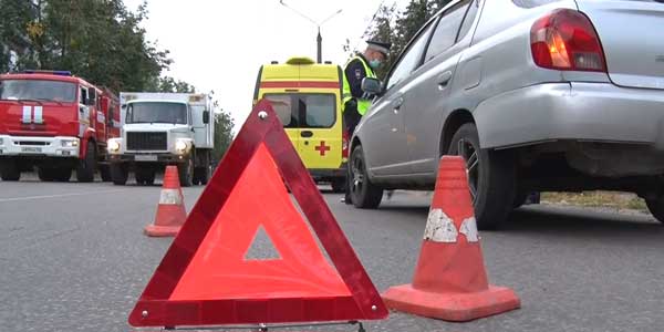 Не увидел: водитель легковушки сбил девушку на перекрестке Ватутина — Революции в Дзержинске