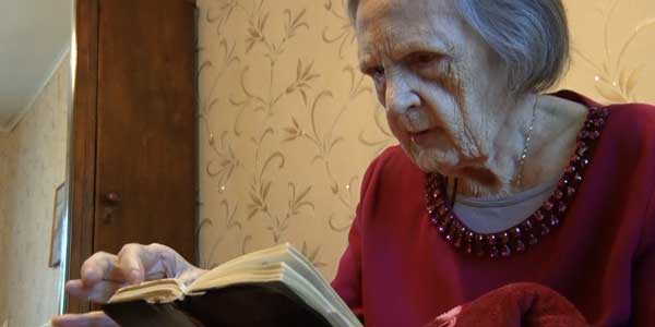 Творчество без границ: 99-летняя жительница Дзержинска Ольга Рудек пишет стихи