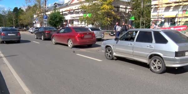 Массовая авария: сразу несколько дзержинских автомобилистов оказались участниками одного ДТП