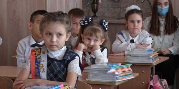 Мы все учились понемногу: помнят ли дзержинцы свой первый день в школе