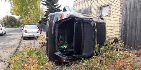 Дорожный кульбит: легковой автомобиль перевернулся в результате ДТП в Дзержинске