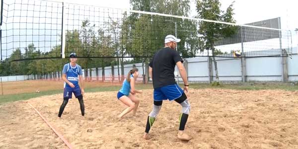Сражения на песке: любители пляжного волейбола из Дзержинска и Володарска провели товарищеские матчи