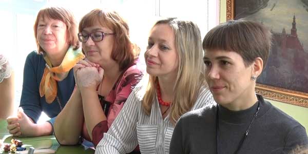 Спасибо вам: с Днем учителя дзержинских педагогов поздравили депутаты гордумы