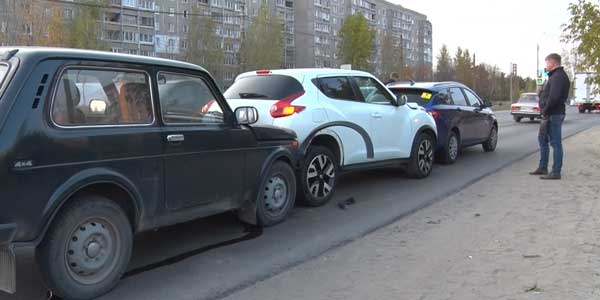 Эффект домино: аварийную цепочку из четырех машин собрал дзержинский пенсионер на проспекте Свердлова