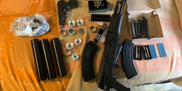 Домашний арсенал: огнестрельное оружие и боеприпасы изъяты у жителя Дзержинска