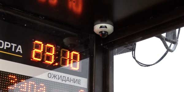 С интернетом, USB, и светом: первую «умную» остановку оборудовали в Дзержинске
