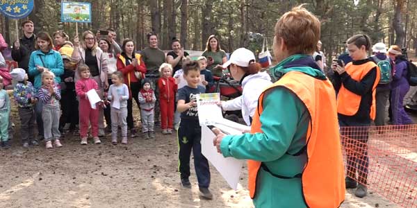 В ритме движения: фестиваль по северной ходьбе «Спортивная осень» прошёл в Дзержинске