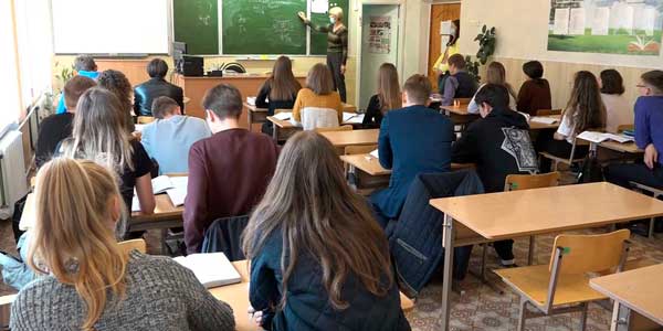 Снова за парты: все дзержинские школьники после новогодних праздников начнут учиться в обычном режиме