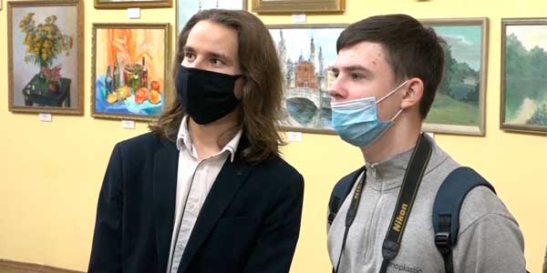 Творческое единство: выставка «Нижний Новгород и Дзержинск в мире живописи» открылась в ДКХ