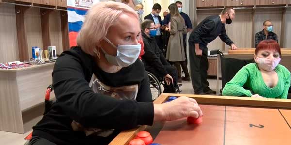 Игровой азарт: финал чемпионата по шаффлборду для людей с ОВЗ прошел в Дзержинске